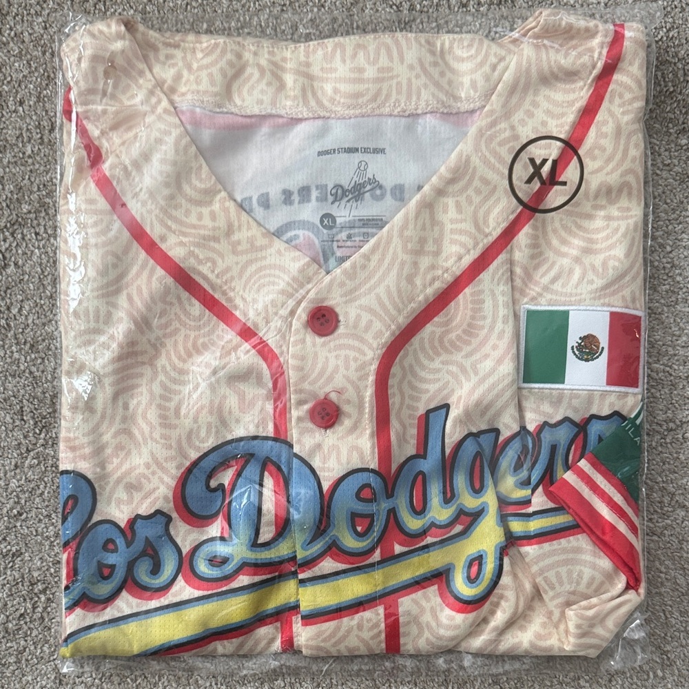 NEW Los Dodgers Baseball Jersey - Mexican Heritage Night, Size XL